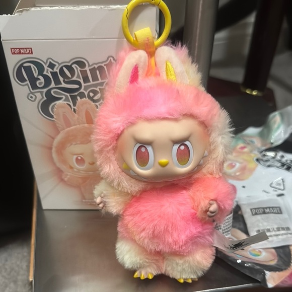 Popmart: Big into Energy Labubu Plush Keychain - Loyalty - Picture 5 of 8